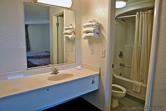 Motel 6 Huntsville - Madison Bagian luar foto