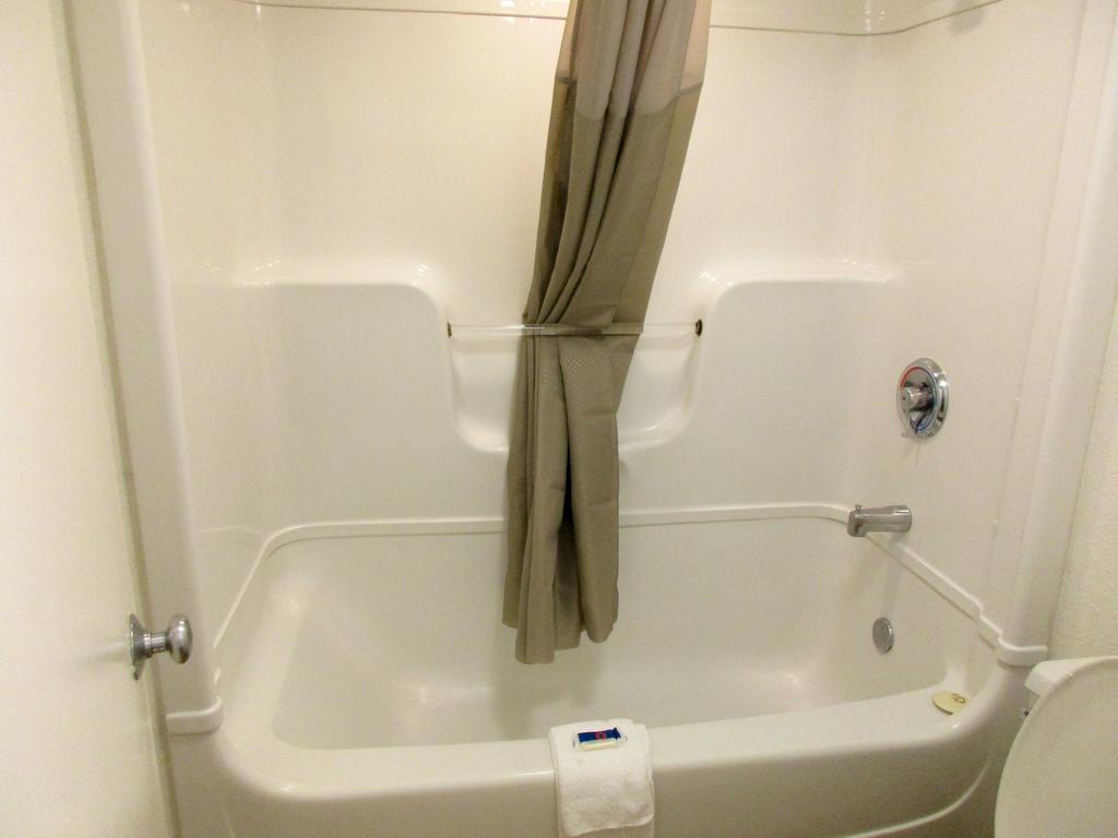 Motel 6 Huntsville - Madison Bagian luar foto