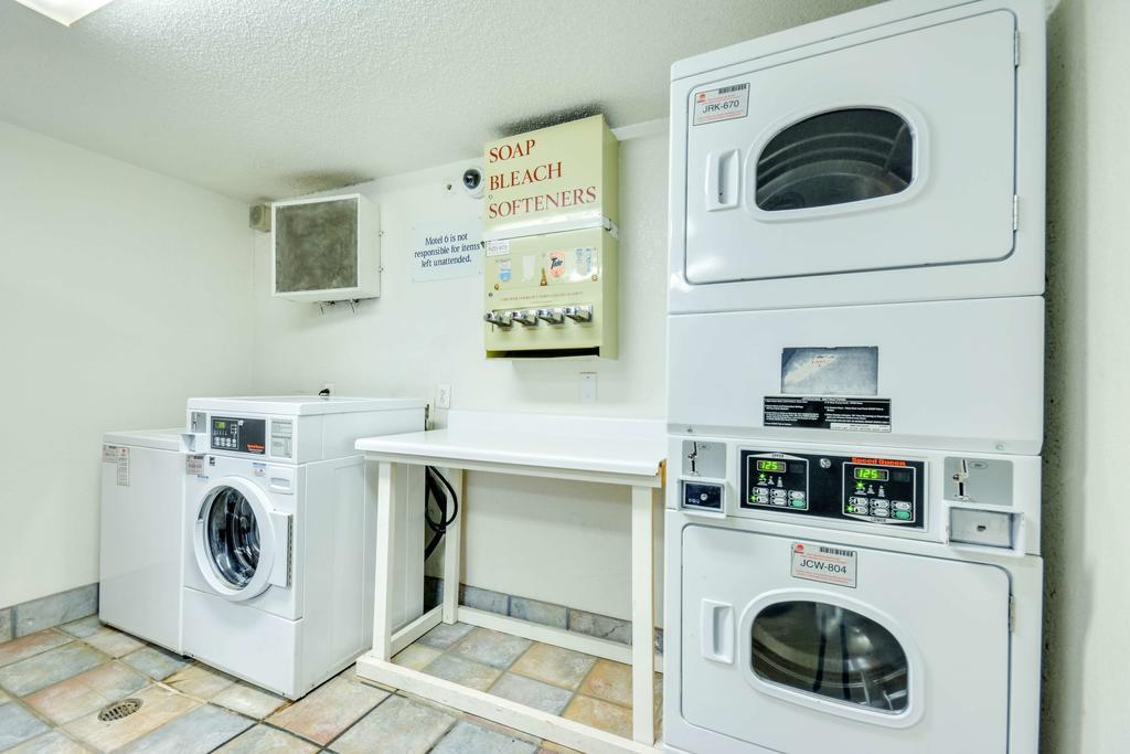 Motel 6 Huntsville - Madison Bagian luar foto