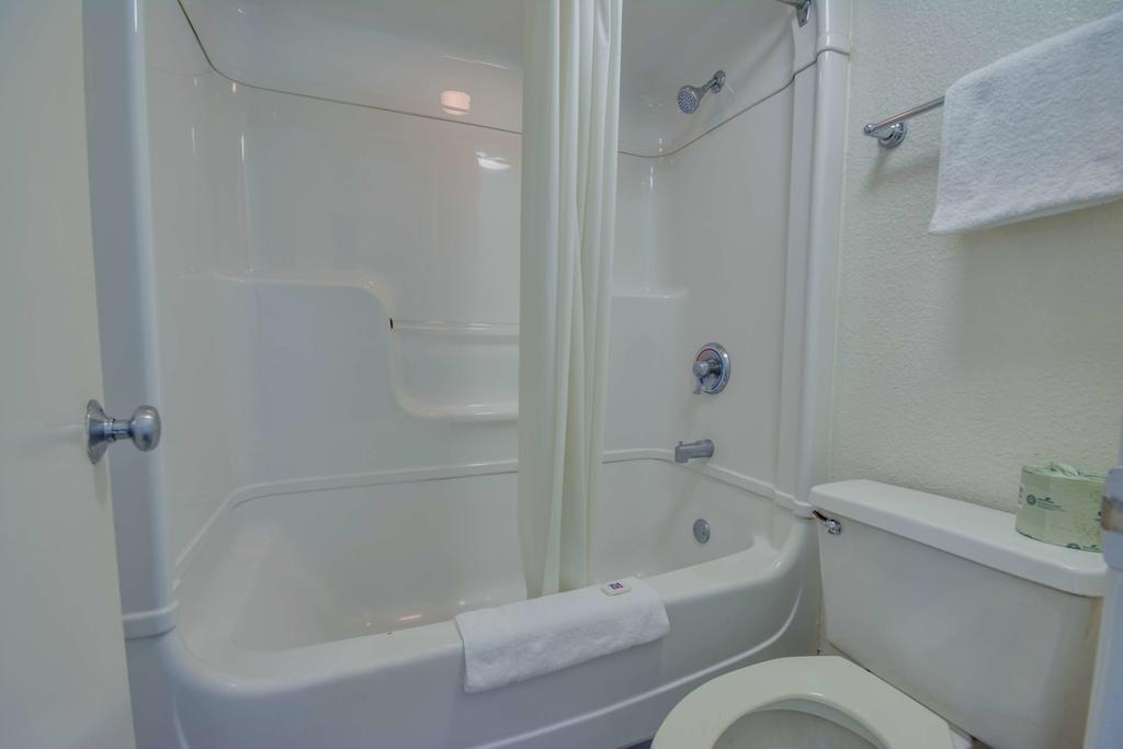 Motel 6 Huntsville - Madison Bagian luar foto