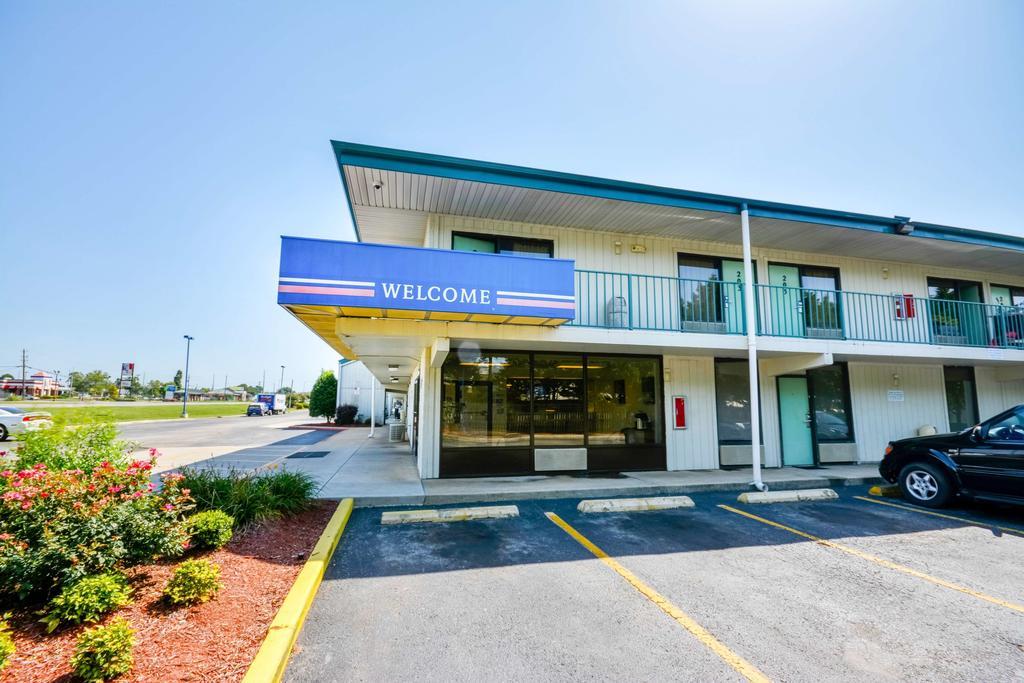 Motel 6 Huntsville - Madison Bagian luar foto